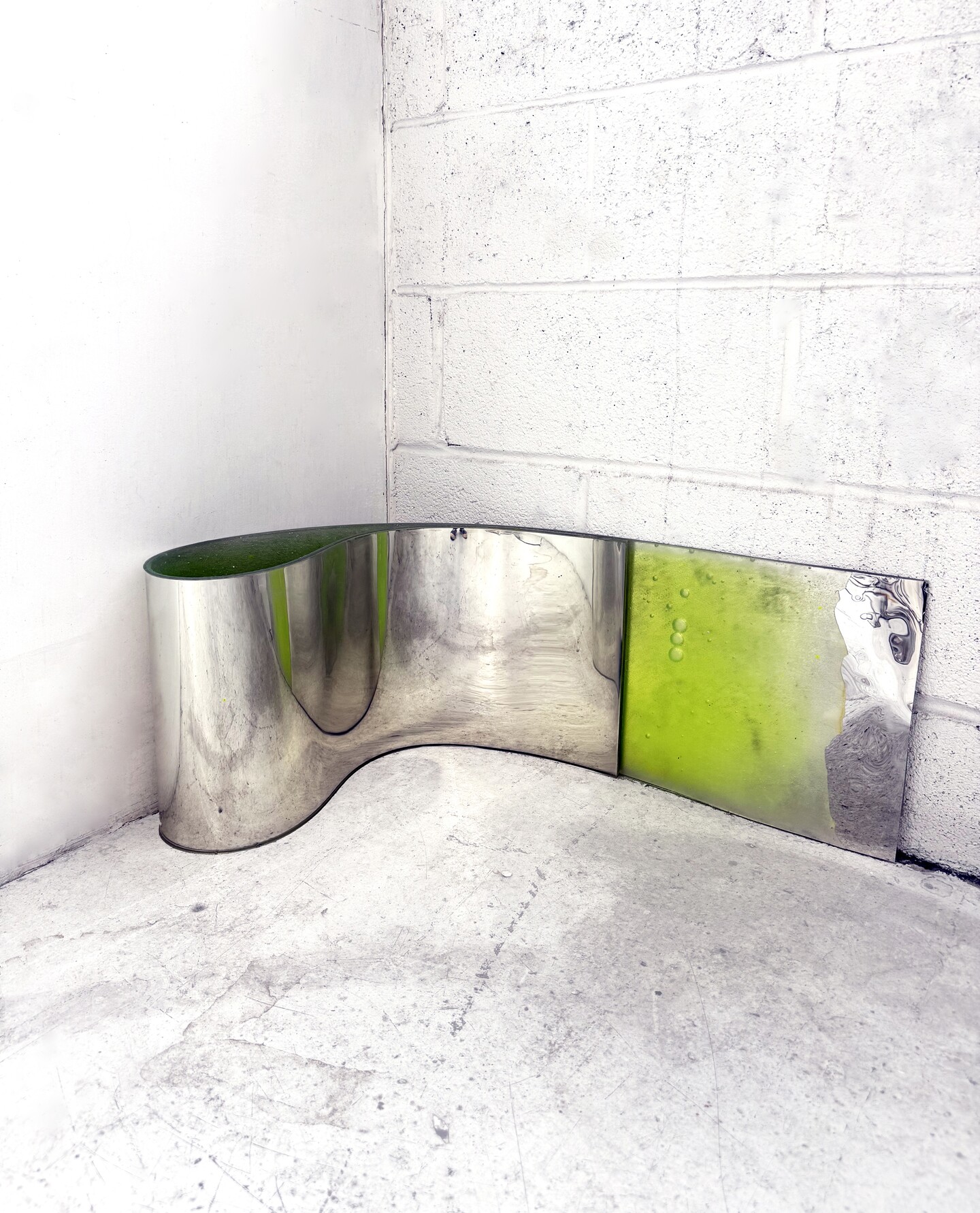 Carrie Yamaoka (*1957), 68 by 12 (green) redux, 2009/2025, © Courtesy the artist, Commonwealth and Council (LA), Kiang Malingue (HK/NYC) and Ulterior Gallery (NYC), Foto: Carrie Yamaoka