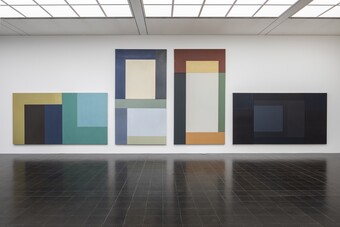 David Novros (*1941), Four Seasons, 1974, 4-teiliges Gemälde, je 174 x 351 cm, Hamburger Kunsthalle, Schenkung Sammlung Lafrenz © David Novros / VG Bild-Kunst, Bonn 2026, © Hamburger Kunsthalle Foto: Fred Dott