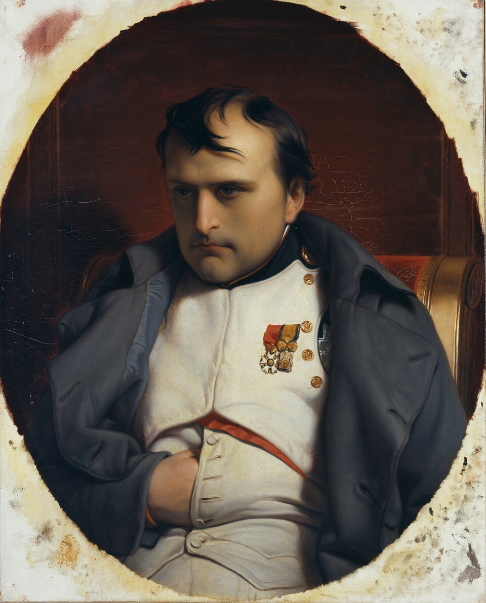 Gemälde von Napoleon Bonaparte in grauer Uniform mit verschränkten Armen, nachdenklicher Blick
