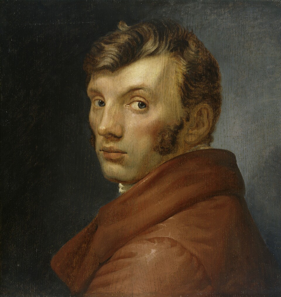 Portraits eines jungen Mannes mit braunem Mantel, der über die Schulter zurück blickt