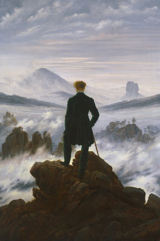 Gemälde eines Mannes in dunklem Anzug, der auf Felsen über einem Nebelmeer steht und auf Berge blickt