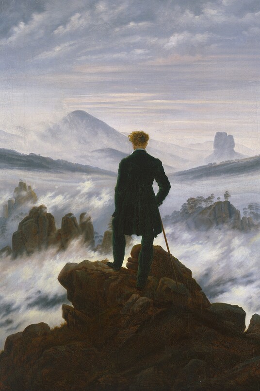 <Gemälde eines Mannes in dunklem Anzug, der auf Felsen über einem Nebelmeer mit Bergpanorama steht