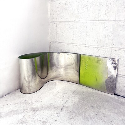 Carrie Yamaoka (*1957), 68 by 12 (green) redux, 2009/2025, © Courtesy the artist, Commonwealth and Council (LA), Kiang Malingue (HK/NYC) and Ulterior Gallery (NYC), Foto: Carrie Yamaoka